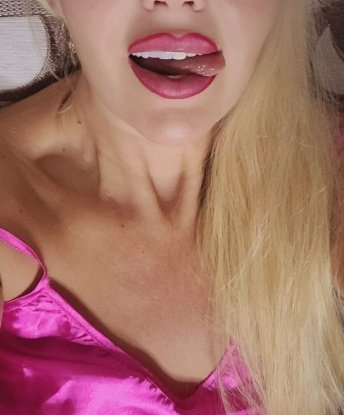 💋 Живу в самом сердце Москвы, волшебного города, где страсть и похоть смешиваются в одно потрясающее зрелище. 🌃
Я предлагаю тебе ощутить непревзойденный элексир наслаждения, который только я могу дать. Мои услуги включают в себя все, что ты можешь себе представить и даже больше. Нежные ласки, глубокий минет, разнообразные позы – все в твоих руках. 💦
Мои клиенты говорят, что я – настоящая горячая бомба, готовая взорвать твои самые сокровенные желания. Мои тонкие руки, умелый язычок и аппетитная фигура – все это только для тебя. 🔥
Если ты жаждешь незабываемых впечатлений и искренней страсти, не медли – свяжись со мной и открой для себя новый мир сексуального блаженства. Я жду тебя, мой господин, чтобы превратить твои фантазии в незабываемую реальность. 🌹 Чара